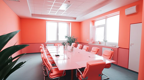 ピンク色の会議室